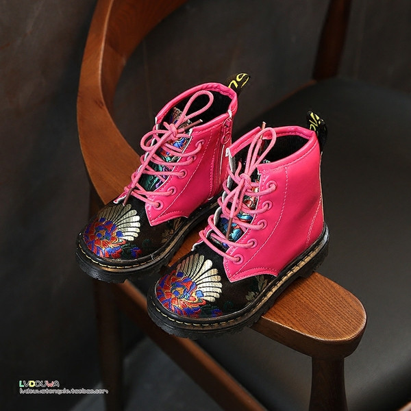 Modern gyerekcsizma lányoknak színes rátéttel