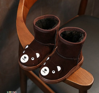 Παιδικές χειμωνιάτικες μπότες για κορίτσια με τρισδιάστατο στοιχείο σε καφέ χρώμα