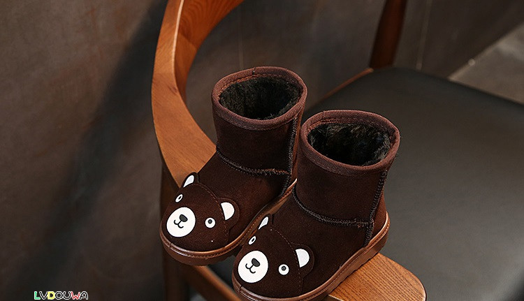 Παιδικές χειμωνιάτικες μπότες για κορίτσια με τρισδιάστατο στοιχείο σε καφέ χρώμα