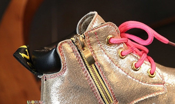 Cizme de copii actuale pentru fete cu efect strălucitor în mai multe culori