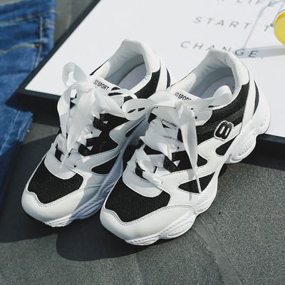 Γυναικεία κομψά αθλητικά παπούτσια σε διάφορα μοντέλα