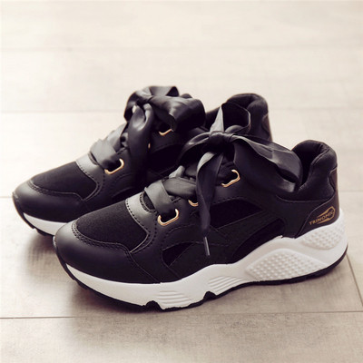 Γυναικεία κομψά αθλητικά παπούτσια σε διάφορα μοντέλα