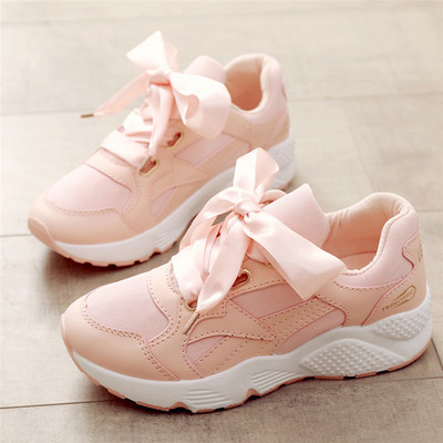 Γυναικεία κομψά αθλητικά παπούτσια σε διάφορα μοντέλα