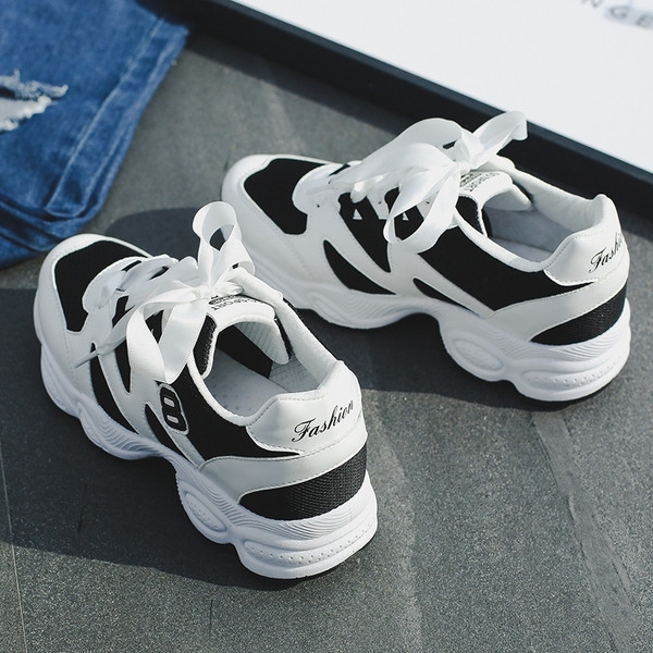 Γυναικεία κομψά αθλητικά παπούτσια σε διάφορα μοντέλα