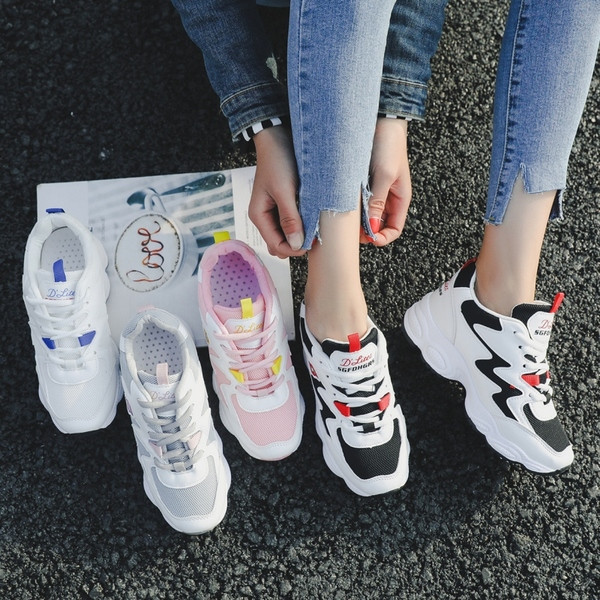 Γυναικεία κομψά αθλητικά παπούτσια σε διάφορα μοντέλα