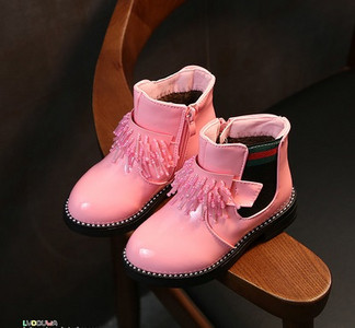 Modern gyerekcsizma lányoknak fekete, piros és rózsaszín színben