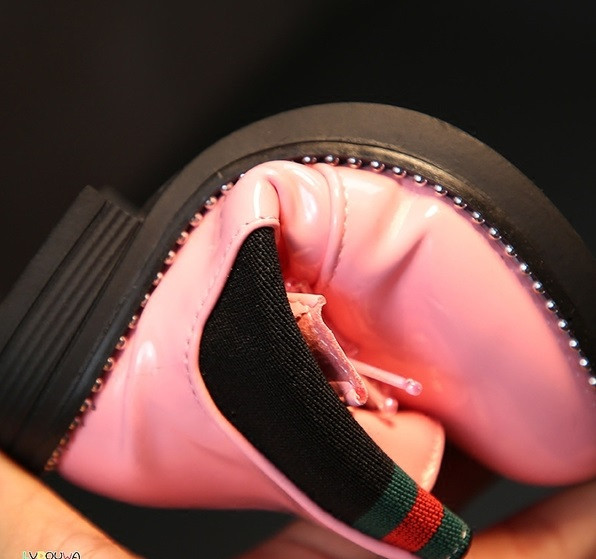 Modern gyerekcsizma lányoknak fekete, piros és rózsaszín színben