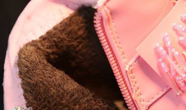 Modern gyerekcsizma lányoknak fekete, piros és rózsaszín színben