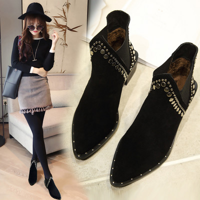 Γυναικείες μπότες φθινοπώρου με μεταλλικά τρουξ σε μαύρο χρώμα