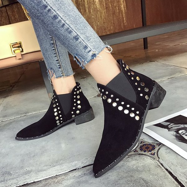 Cizme de toamna de dama cu ochiuri metalice de culoare neagra