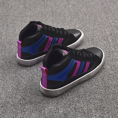 Tenisi dama in mai multe culori cu dungi colorate