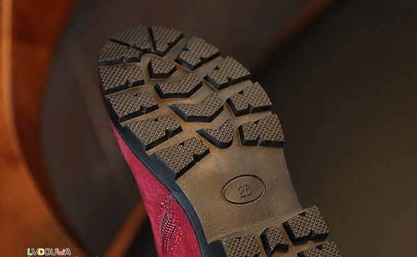 Öko velúrból készült alkalmi gyerekcsizma lányoknak fém elemmel több színben