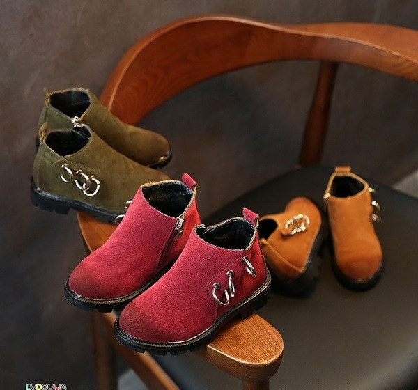 Öko velúrból készült alkalmi gyerekcsizma lányoknak fém elemmel több színben