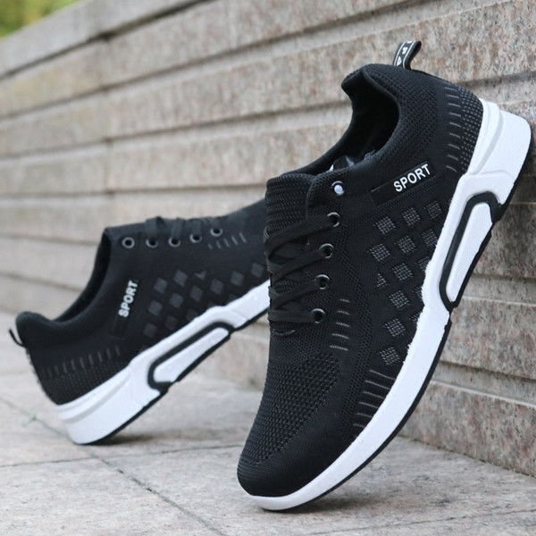 Férfi sportcipő fekete színben