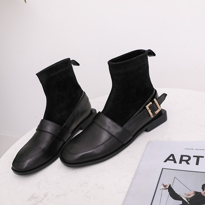 Női alkalmi csizma fekete színben, fém elemmel