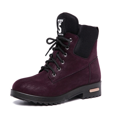 Γυναικείες μπότες σε διάφορα χρώματα