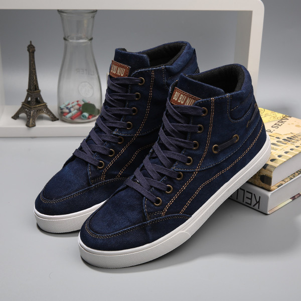 Tenisi eleganti pentru barbati cu sireturi