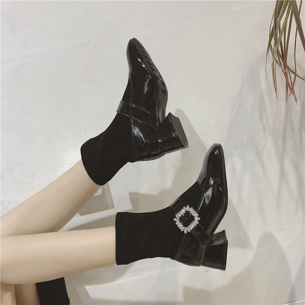 Ghete de dama moderne in negru cu decor