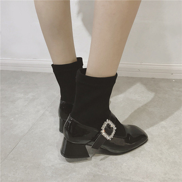 Ghete de dama moderne in negru cu decor