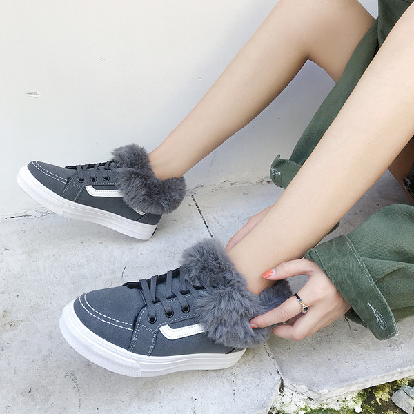 Γυναικεία αθλητικά παπούτσια για το χειμώνα σε μερικά χρώματα με γούνα