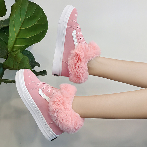 Γυναικεία αθλητικά παπούτσια για το χειμώνα σε μερικά χρώματα με γούνα