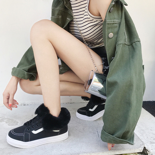 Γυναικεία αθλητικά παπούτσια για το χειμώνα σε μερικά χρώματα με γούνα