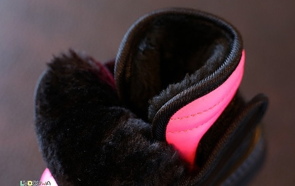 Cizme sport si copii de zi cu zi potrivite pentru baieti si fete cu autocolante in mai multe culori