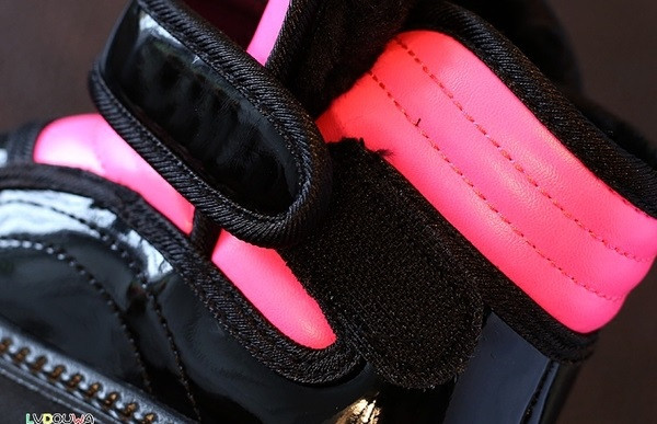 Cizme sport si copii de zi cu zi potrivite pentru baieti si fete cu autocolante in mai multe culori