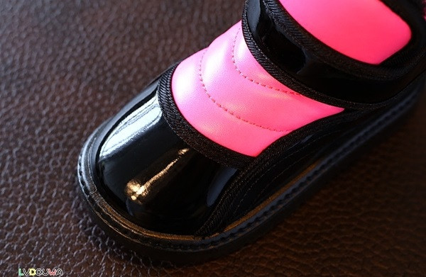 Cizme sport si copii de zi cu zi potrivite pentru baieti si fete cu autocolante in mai multe culori