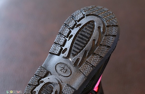 Cizme sport si copii de zi cu zi potrivite pentru baieti si fete cu autocolante in mai multe culori