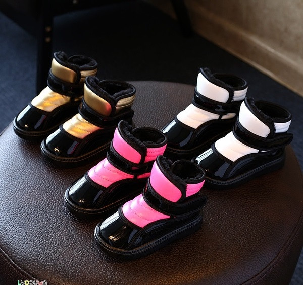 Cizme sport si copii de zi cu zi potrivite pentru baieti si fete cu autocolante in mai multe culori