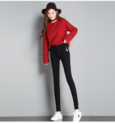 Κομψό ελαστικό γυναικείο παντελόνι σε μαύρο χρώμα