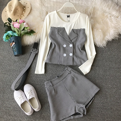 Κομψό γυναικείο σετ από δύο κομμάτια σε λευκό και μαύρο χρώμα