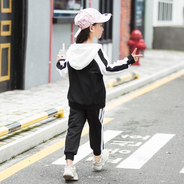 Sportos gyerek szett lányoknak két részes piros és fekete színben