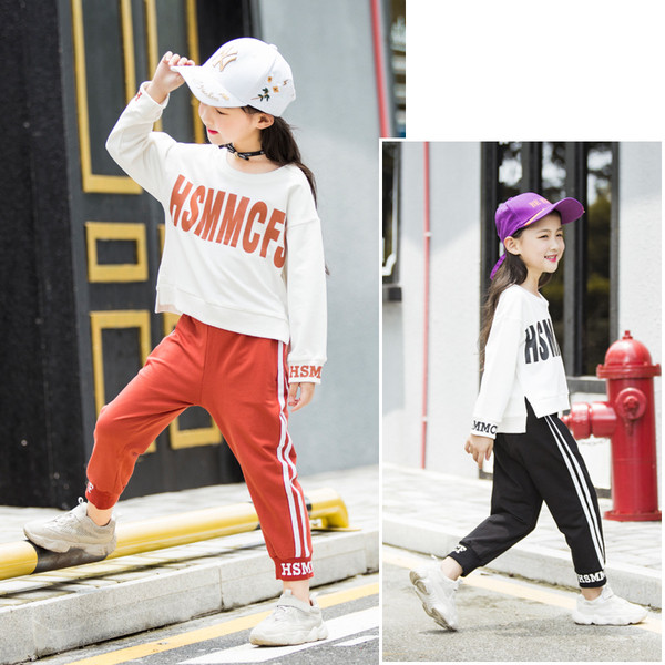 Set sport copii pentru fete in doua parti - bluza cu inscriptie si pantaloni cu margini laterale