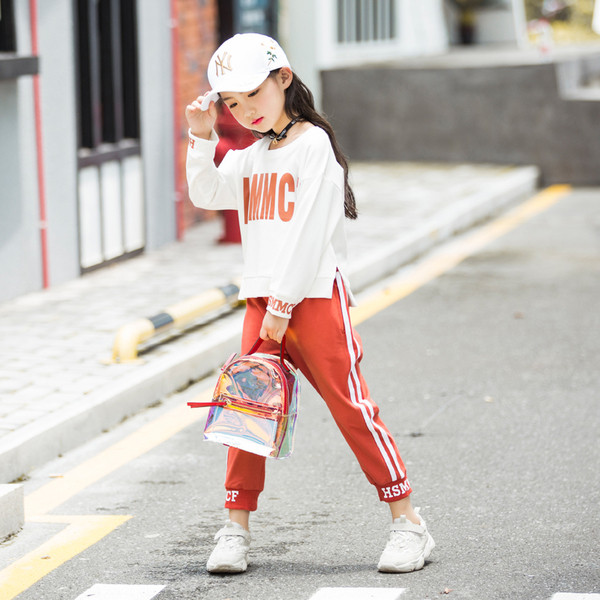 Set sport copii pentru fete in doua parti - bluza cu inscriptie si pantaloni cu margini laterale