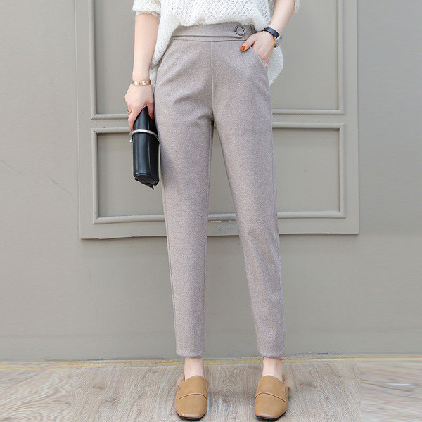 Modern női nadrág csattal, két színben