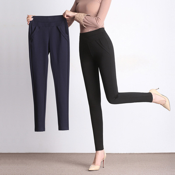 Άνετα γυναικεία παντελόνια σε μαύρο και μπλε χρώμα