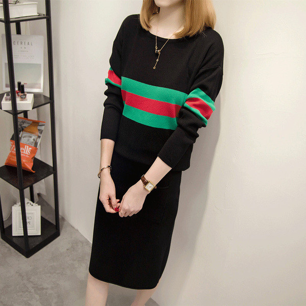 Stílusos női szett - pulóver és szoknya