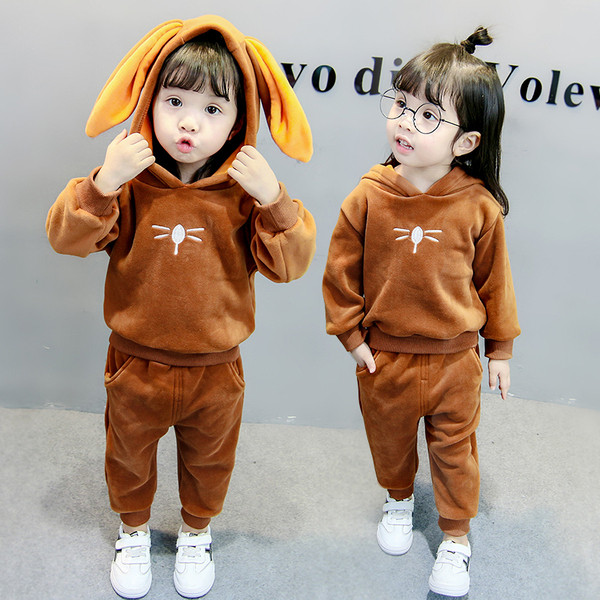 Modern gyerekszett három színben hímzéssel és 3D dekorációval