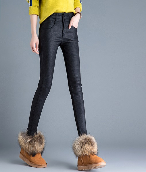 Elasztikus női nadrág fekete színben