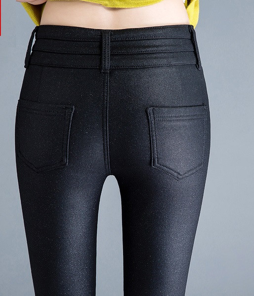 Elasztikus női nadrág fekete színben