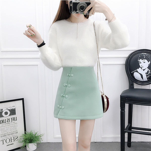 Modern női szett - pulóver és szoknya oldalsó rögzítéssel