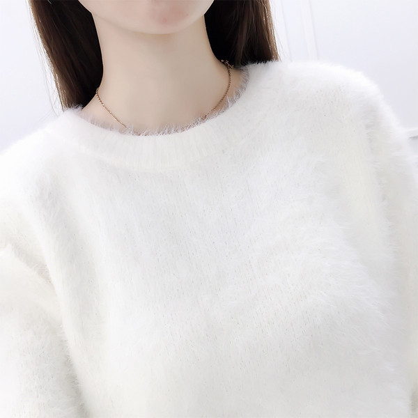 Modern női szett - pulóver és szoknya oldalsó rögzítéssel