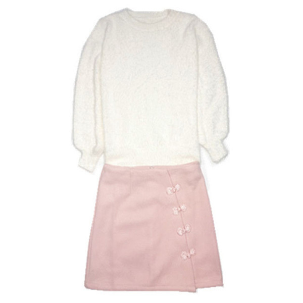 Modern női szett - pulóver és szoknya oldalsó rögzítéssel