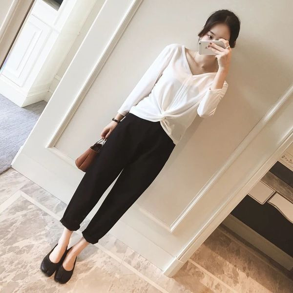 Női szett - blúz V-nyakkal és magas derekú nadrággal