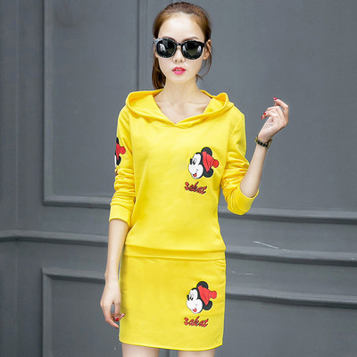 Γυναικείο σετ σε διάφορα χρώματα με εκτύπωση - μπλούζα με κουκούλα και φούστα