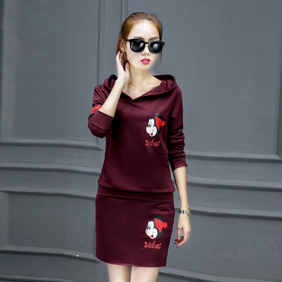 Γυναικείο σετ σε διάφορα χρώματα με εκτύπωση - μπλούζα με κουκούλα και φούστα