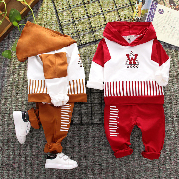 Μοντέρνο παιδικό σετ  από δύο κομμάτια για αγόρια σε τρία χρώματα