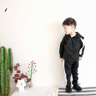 Kétrészes gyerekkészlet fiúknak fekete színben